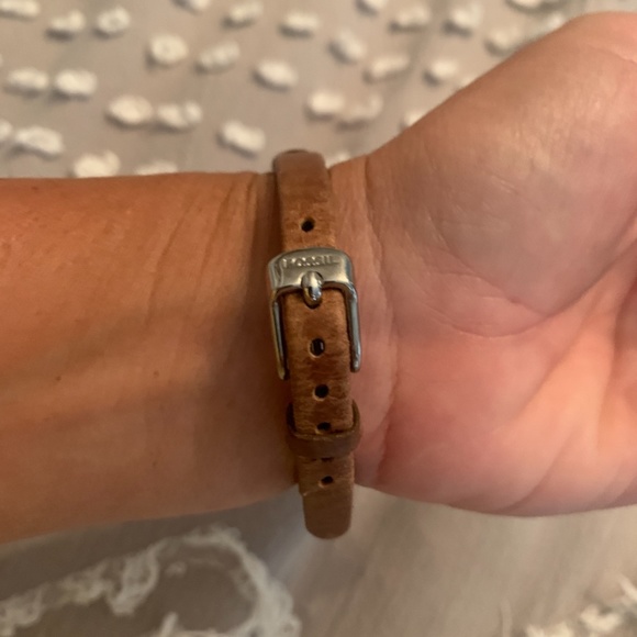 Women’s Fossil Watch - Picture 2 of 3